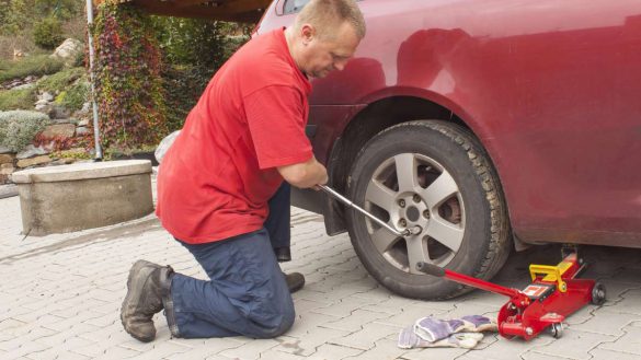 Guasti, forature e incidenti con l'auto a noleggio: ecco cosa fare